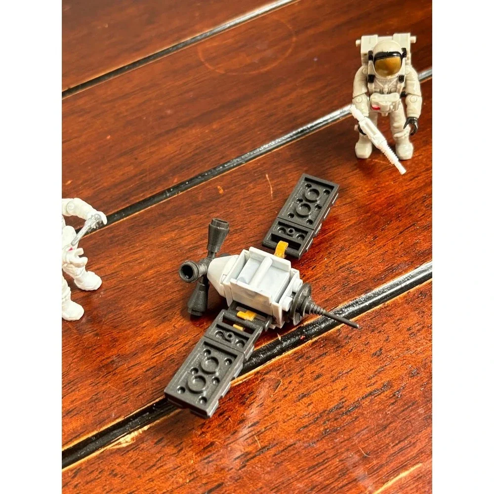 Mega Bloks Call of Duty Icarus Astronaut Trooper Figures & Satellite Drone